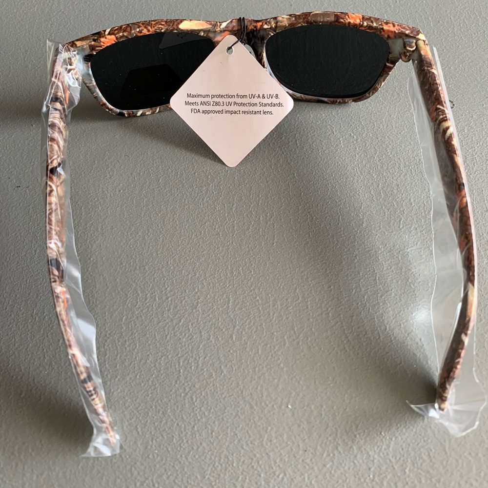 Polarized sunglasses leaf pattern - Picture 2 of 3